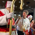 Tangará da Serra abre Natal Iluminado 2025 com Prefeito Vander Masson entregando chave da cidade ao Papai Noel
